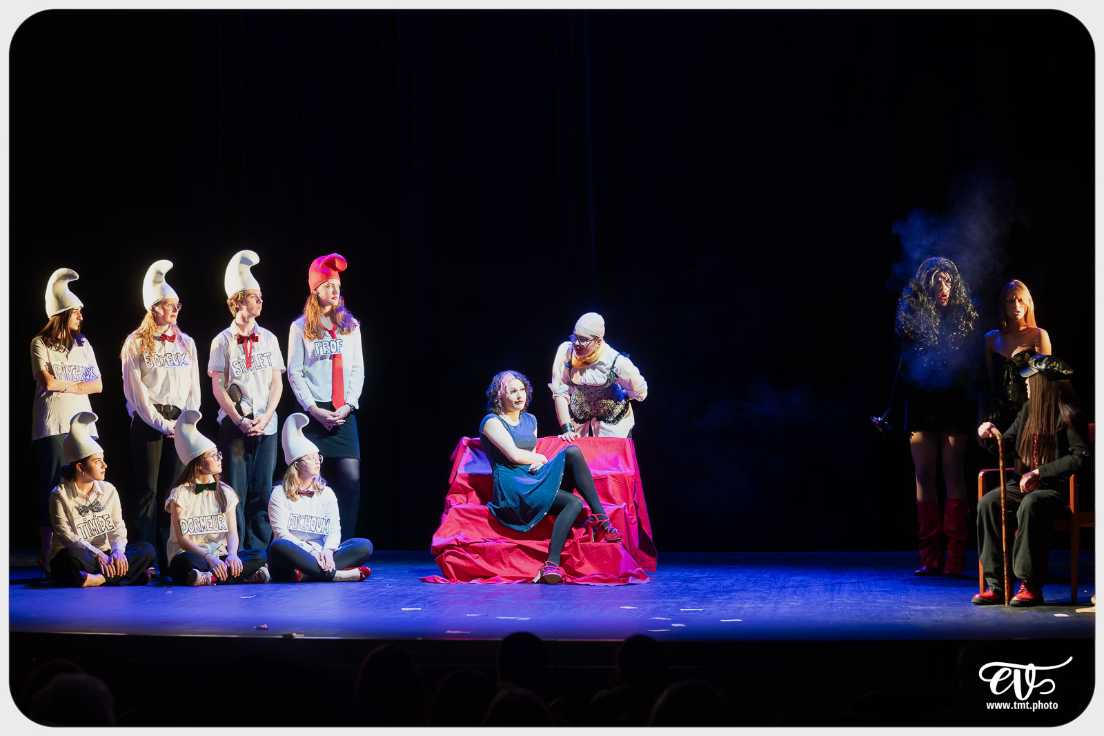 BLANCHE-NEIGE FOUTUE FORET